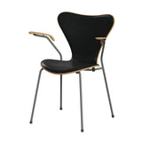 Fritz Hansen - 3207 Stol med armstöd, naturfanér och frontklädsel i Grace-läder - Ek - Svart læder - Silver Grey stel - Jacobsen Plus