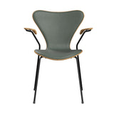 Fritz Hansen - 3207 Stol med armstöd, naturfanér och frontklädsel i Grace-läder - Ek - Concrete Grey læder - Svart stel - Jacobsen Plus