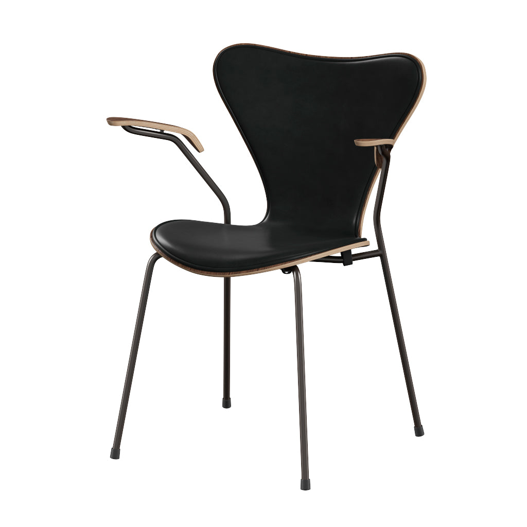 Fritz Hansen - 3207 Stol med armstöd, naturfanér och frontklädsel i Grace-läder - Valnöt - Svart læder - Brown Brons stel - Jacobsen Plus