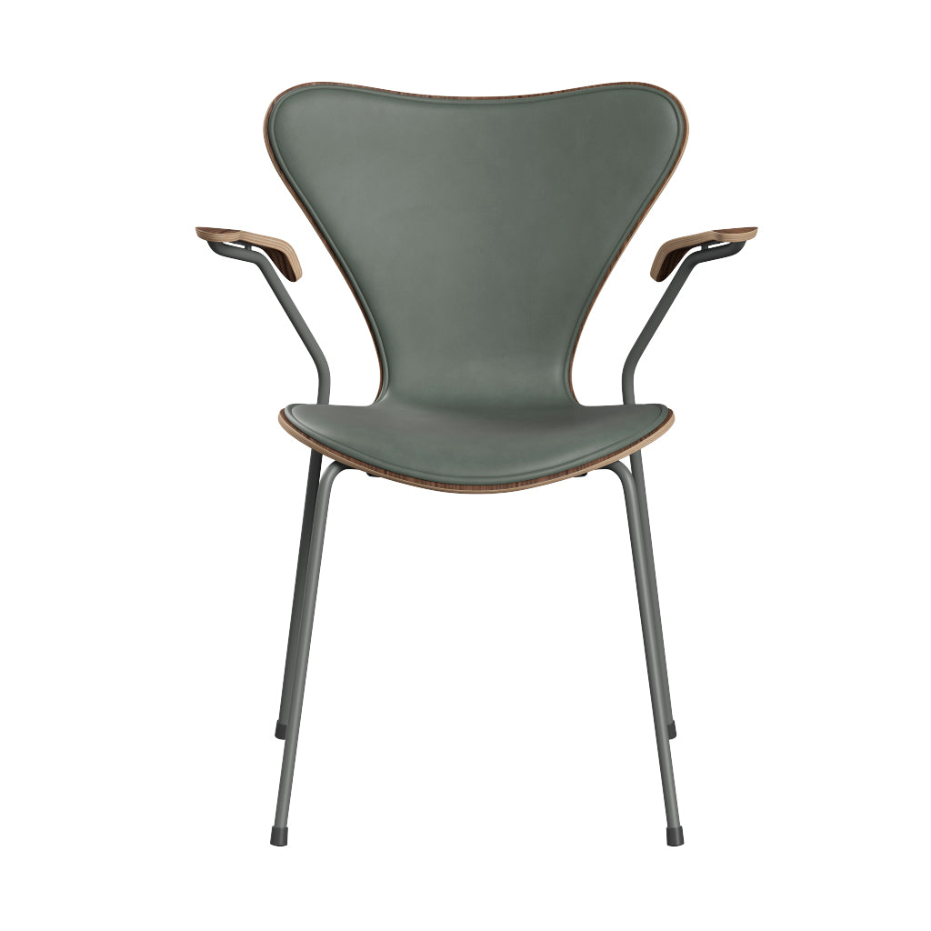 Fritz Hansen - 3207 Stol med armstöd, naturfanér och frontklädsel i Grace-läder - Valnöt - Concrete Grey læder - Silver Grey stel - Jacobsen Plus