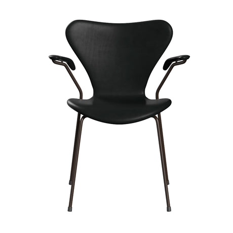 Fritz Hansen - 3207 Stol med armstöd, helt klädd i Grace-läder - Kastanjebrun læder - Krom stel - Jacobsen Plus