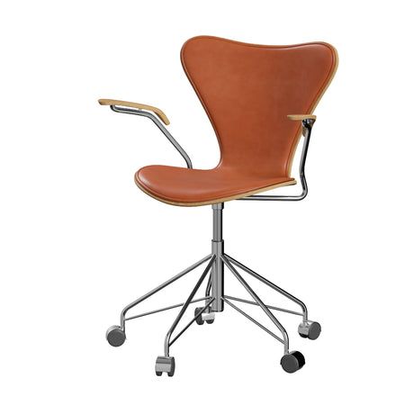 Fritz Hansen - 3217 kontorsstol med armstöd, naturfanér och fronten klädd i Grace-läder - Bok - Svart læder - Krom stel - Jacobsen Plus