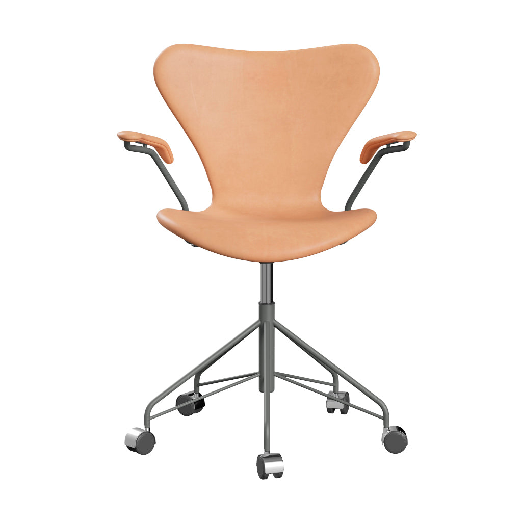 Fritz Hansen - 3217 Kontorsstol med armstöd, helt klädd i Natur-läder - Silver Grey stel - Jacobsen Plus