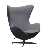 3316 Ägget loungestol, stomme i svart av Arne Jacobsen - Christianshavn - 1171 Light Grey - Jacobsen Plus