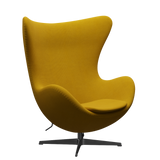 3316 Ägget loungestol, stomme i svart av Arne Jacobsen - Hallingdal - 457 Mustard - Jacobsen Plus