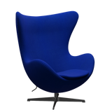 3316 Ägget loungestol, stomme i svart av Arne Jacobsen - Hallingdal - 750 Blue - Jacobsen Plus