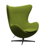 3316 Ägget loungestol, stomme i svart av Arne Jacobsen - Hallingdal - 980 Green - Jacobsen Plus