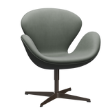 3320 Svanen Loungefåtölj, stomme i brun brons av Arne Jacobsen - Grace læder - Concrete Grey - Jacobsen Plus