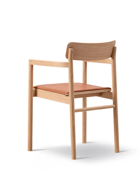 Post Matstol ljus oljad ek, sitsklädd i Max 95 cognacläder från Fredericia Furniture - 4 - Jacobsen Plus