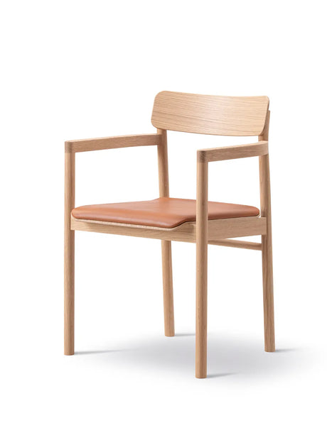 Post Matstol ljus oljad ek, sitsklädd i Max 95 cognacläder från Fredericia Furniture - 3 - Jacobsen Plus