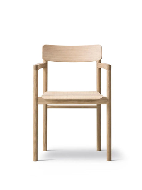 Post Matbordstol, ek ljus olja från Fredericia Furniture - Jacobsen Plus