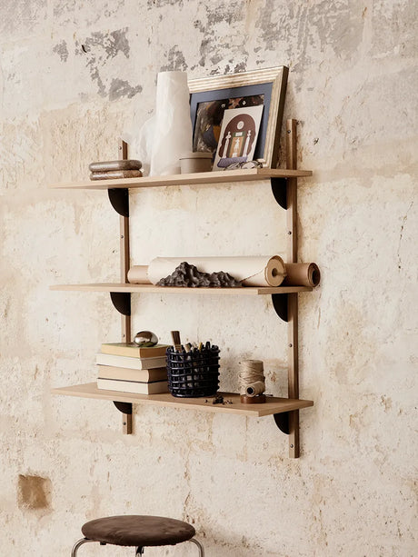 Sector Shelf T/W från Ferm Living - Ek m-messing - Jacobsen Plus
