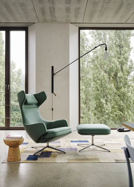 Grand Repos Fåtölj inkl. Fotpall, cognac (Premiumläder) från Vitra - 2 - Jacobsen Plus