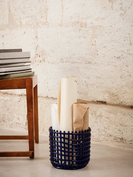 Ceramic Basket, stor keramikkorg från Ferm Living - Blue - Jacobsen Plus