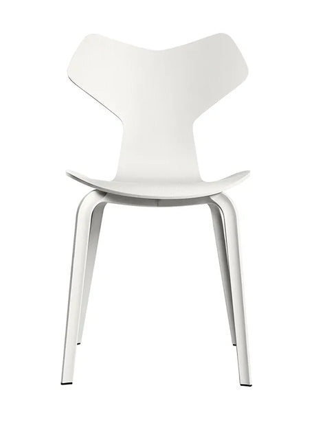 4130 Grand Prix med träben av Arne Jacobsen - Uden stoppning / Farvet ask / Vit - Jacobsen Plus