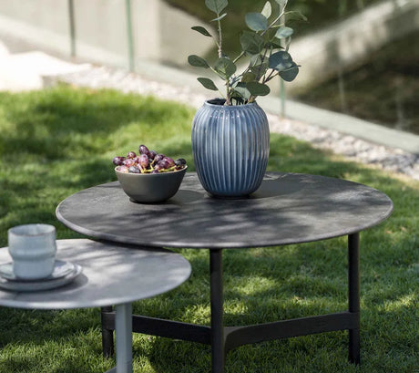 Twist Soffbord, medium från Cane-line - Lava grey / White (Hi-Core) - Jacobsen Plus