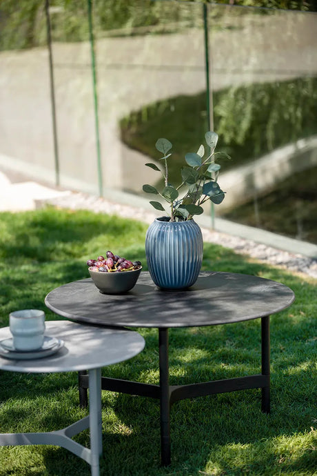 Twist Soffbord, litet från Cane-line - Lava grey / Black (keramik) - Jacobsen Plus