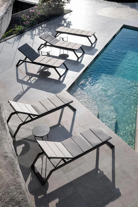 Siesta Solstol från Cane-line - Light grey / Ingen dyna - Jacobsen Plus