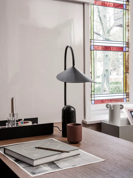 Arum bordslampa från Ferm Living - Svart - Jacobsen Plus