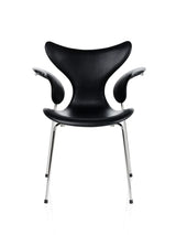 3208 Liljan med armstöd, helklädd av Arne Jacobsen - 1 - Jacobsen Plus
