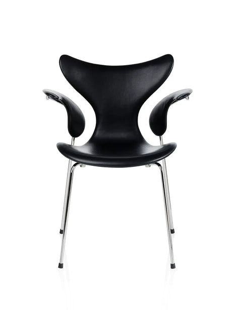 3208 Liljen med armstöd av Arne Jacobsen - Essential læder / Svart - Jacobsen Plus