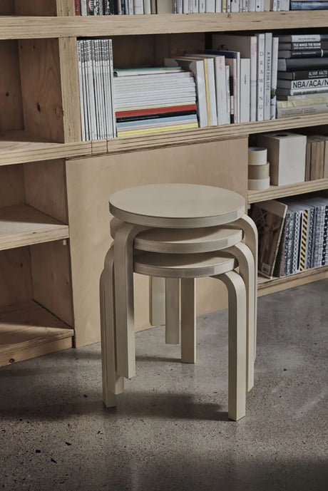 Stool 60, lackad björk från Artek - 3 - Jacobsen Plus
