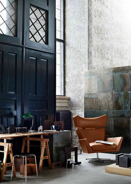Oxen Fåtölj av Arne Jacobsen - Aura læder (svart) / Base i børstet aluminium - Jacobsen Plus