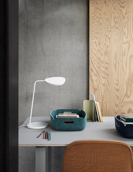 Leaf Bordslampa från Muuto - White - Jacobsen Plus