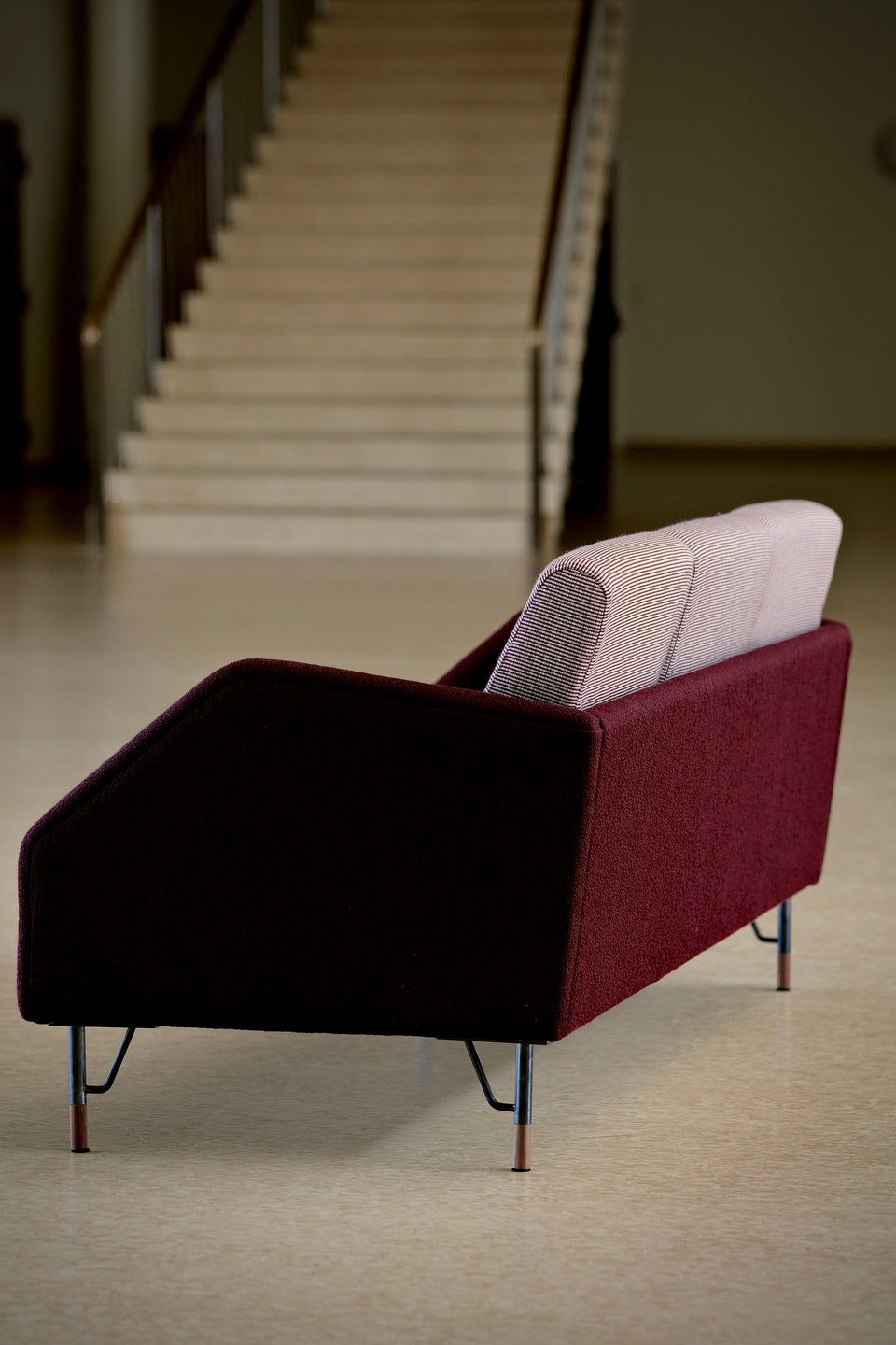 77 Soffa 3-sits, ek olja av Finn Juhl