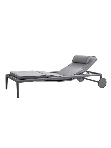 Conic Solsäng från Cane-line - Light grey - Jacobsen Plus