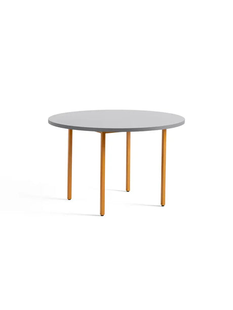 Two-Colour Matbord Ø120 från Hay - Light grey / Ochre - Jacobsen Plus