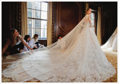 Monique Lhuillier: Dreaming of Fashion and Glamour från New Mags - 3 - Jacobsen Plus
