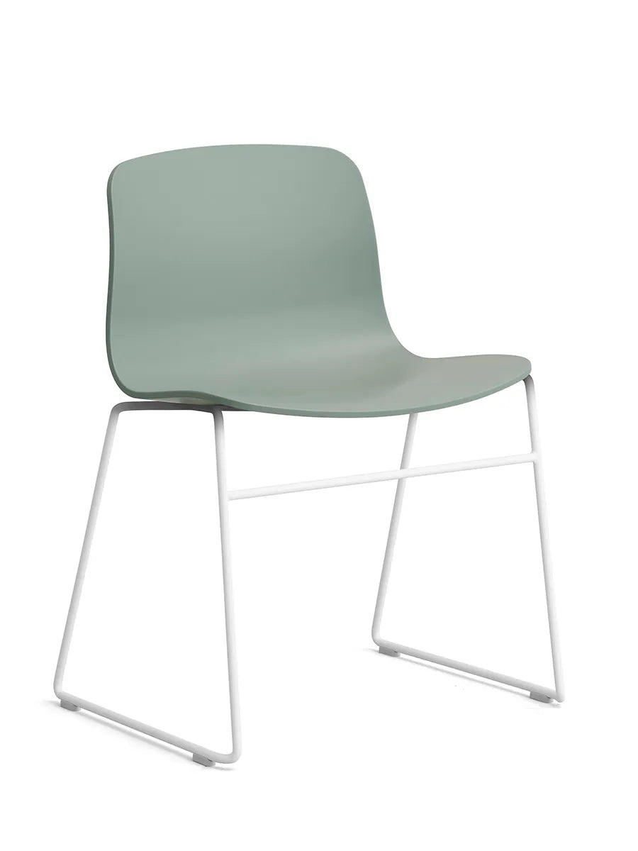 About a Chair AAC08 från Hay - Fall Green / Vit pulverlakeret stål - Jacobsen Plus
