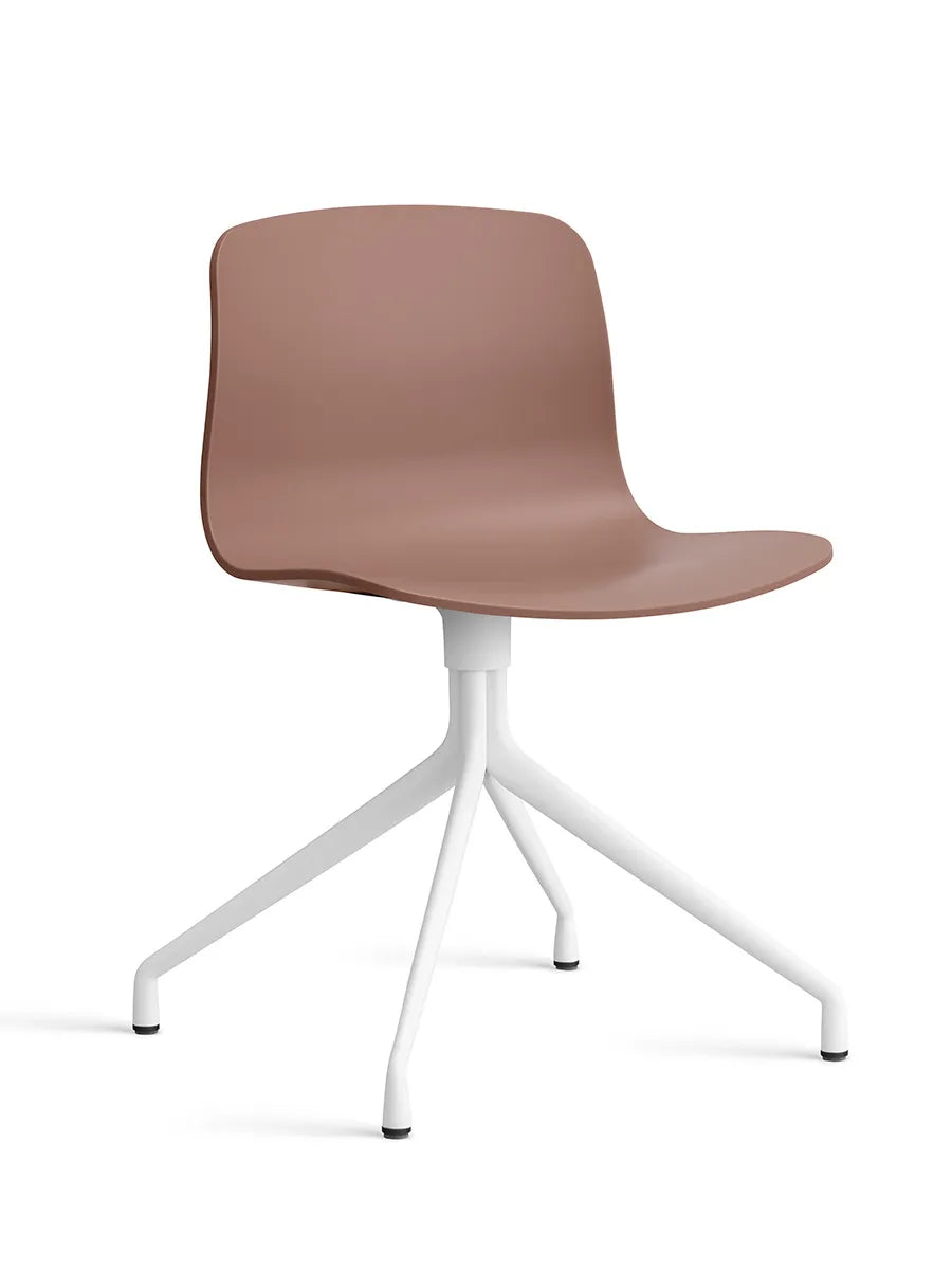 About a Chair AAC10 från Hay - Soft Brick / Vit pulverlakeret aluminium - Jacobsen Plus