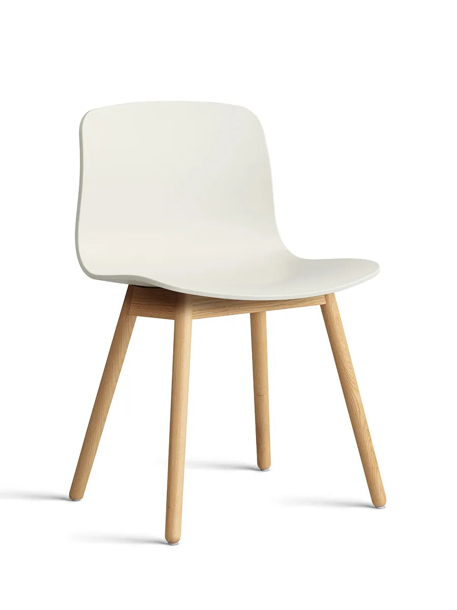 About a Chair AAC12 från Hay