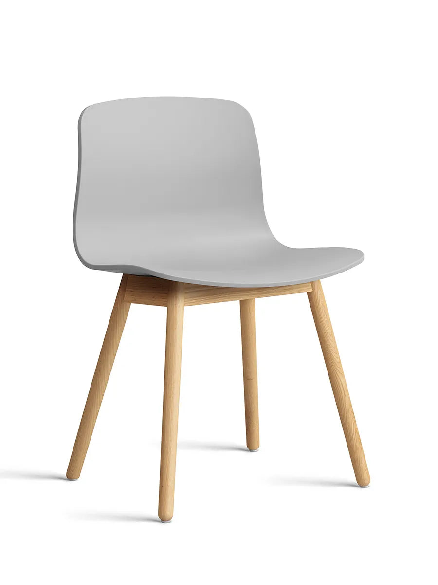 About a Chair AAC12 från Hay