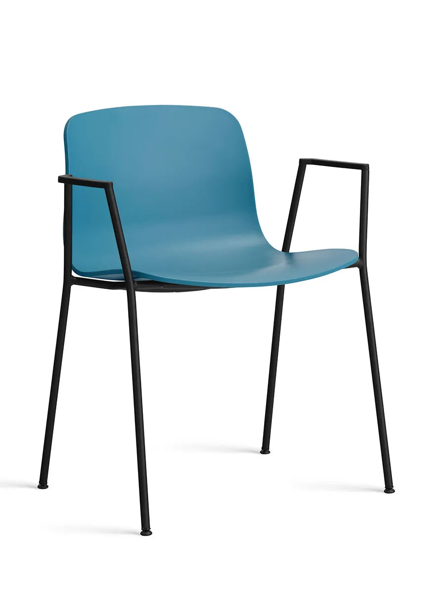 About a Chair AAC18 från Hay