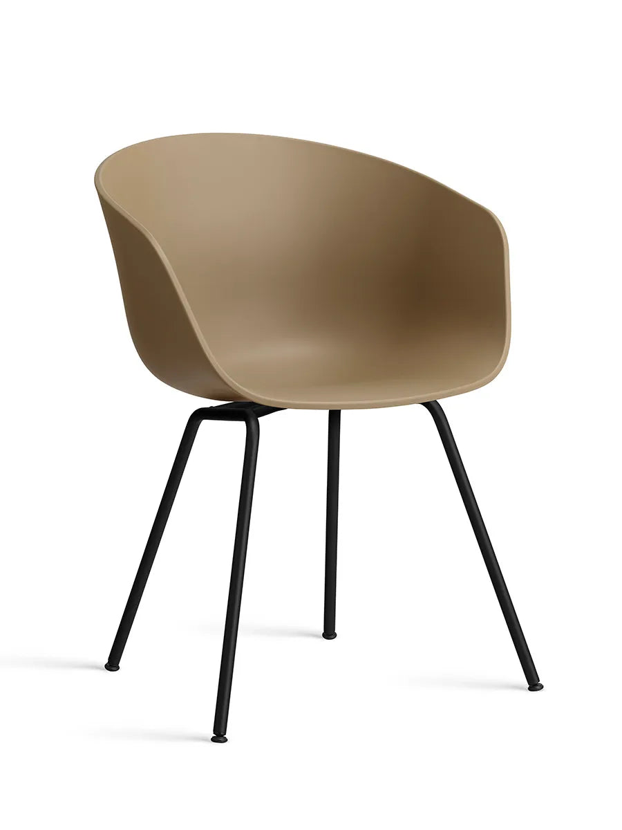 About a Chair AAC26 från HAY - Clay / Svart pulverlakeret stål - Jacobsen Plus