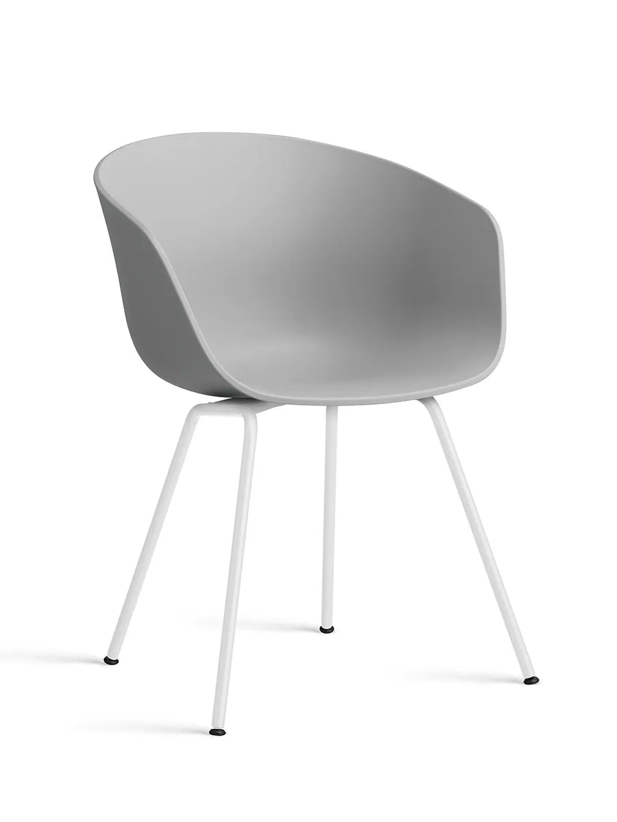 About a Chair AAC26 från HAY - Concrete grey / Vit pulverlakeret stål - Jacobsen Plus