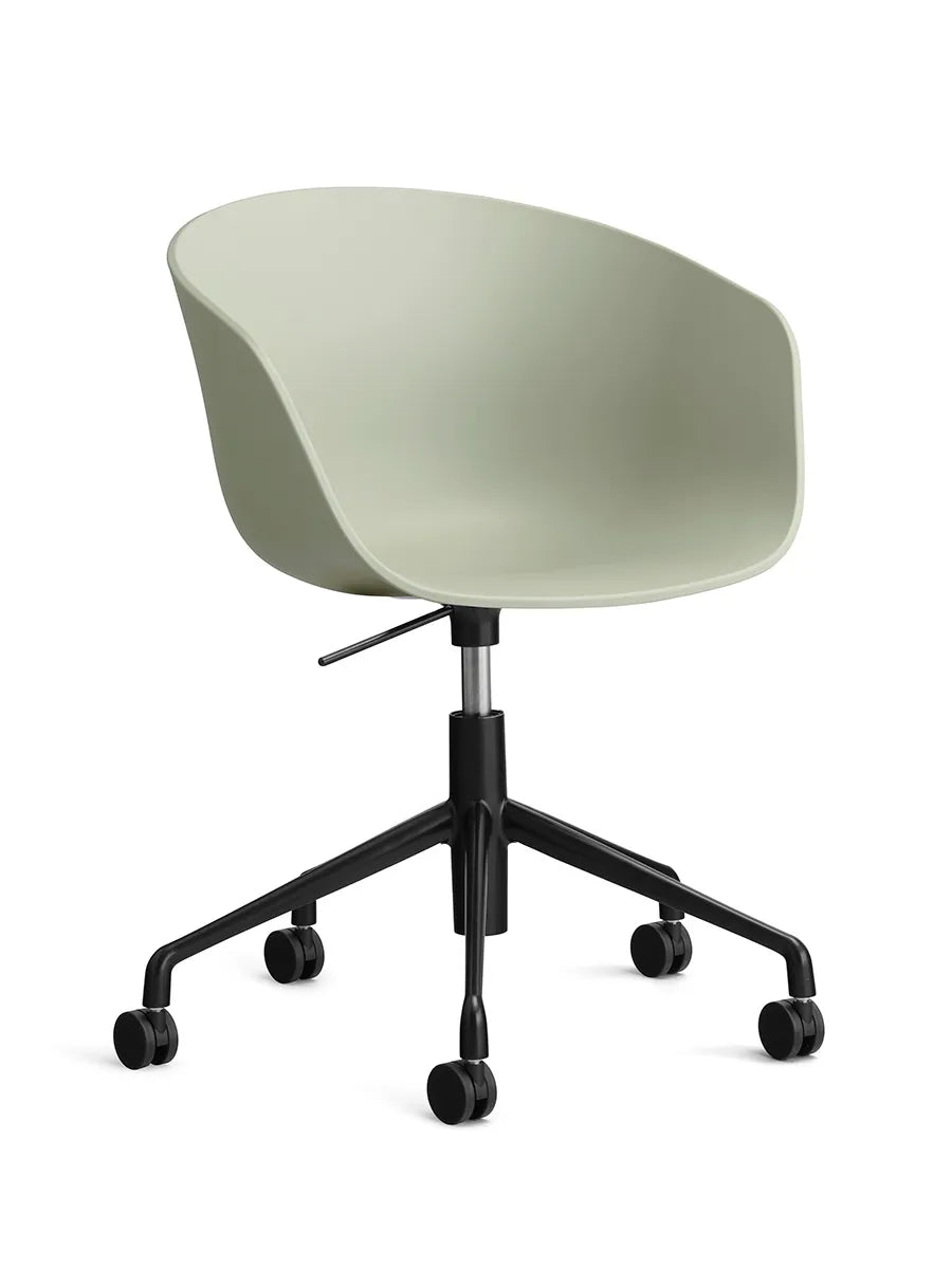 About a Chair AAC52 från Hay - Pastellgrön / Svart pulverlakeret aluminum - Jacobsen Plus