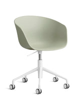 About a Chair AAC52 från Hay - Pastellgrön / Vit pulverlakeret aluminium - Jacobsen Plus