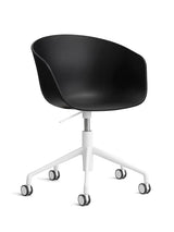About a Chair AAC52 från Hay - Black / Vit pulverlakeret aluminium - Jacobsen Plus