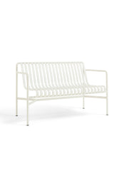 Palissade Dining Bench med armstöd, krämvit från Hay
