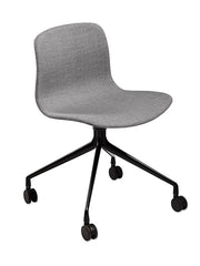 About a Chair AAC15 från Hay