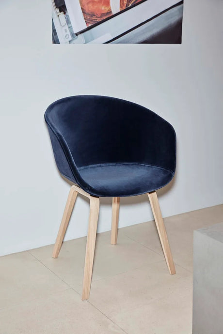 About a Chair AAC23 från Hay - Steelcut / Lackerad eg - Jacobsen Plus