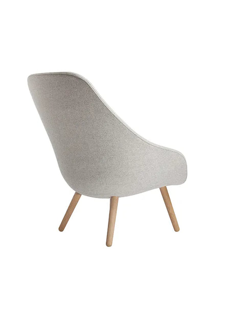 About a Lounge Chair high AAL92 från Hay - Steelcut / Lackerad eg - Jacobsen Plus
