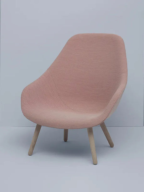 About a Lounge Chair high AAL92 från Hay - Steelcut / Lackerad eg - Jacobsen Plus