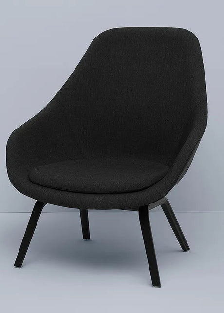 About a Lounge Chair high AAL93 från Hay - Steelcut / Lackerad eg - Jacobsen Plus