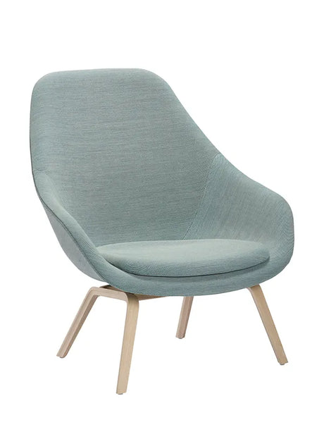About a Lounge Chair high AAL93 från Hay - Steelcut / Lackerad eg - Jacobsen Plus