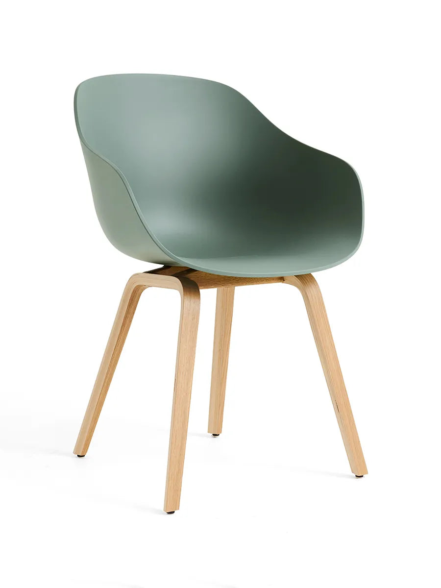 About a Chair AAC 222 från HAY